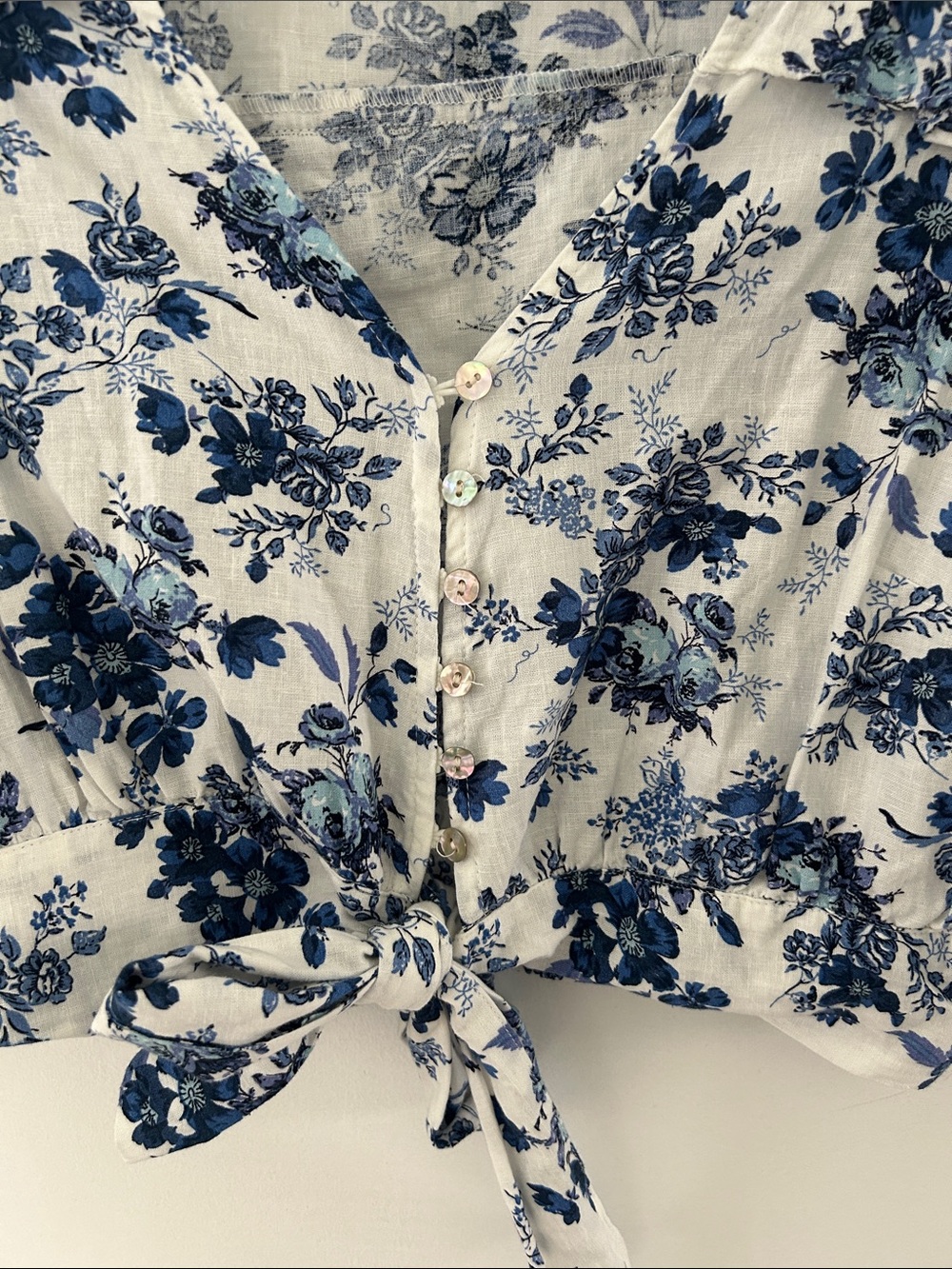 Cupcakes & Cashmere Tie-Front Crop Top Blue/White Floral Ruffle Peasant Milkmaid - Picture 5 of 16